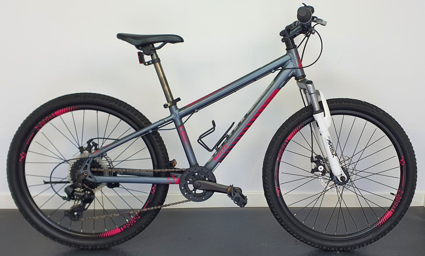 White Comp, 24", 8 växlar, bättre begagnat skick