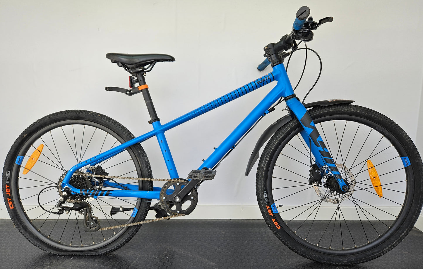 White XC 240 Lite, 24", 8 växlar, bättre begagnat skick