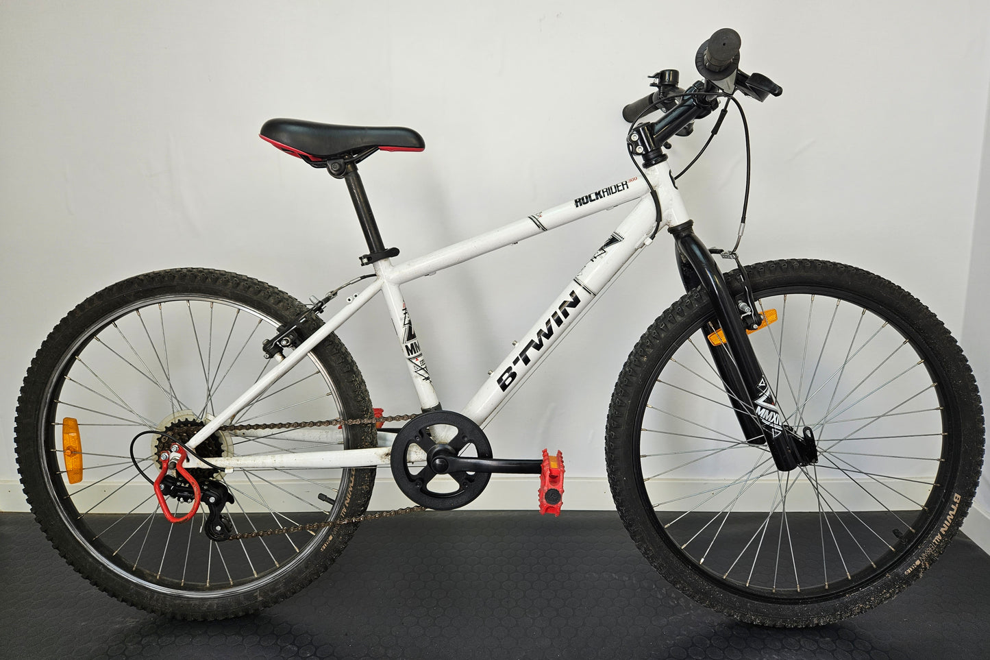 B'Twin Rockrider 300, 24", 6 växlar, bättre begagnat skick