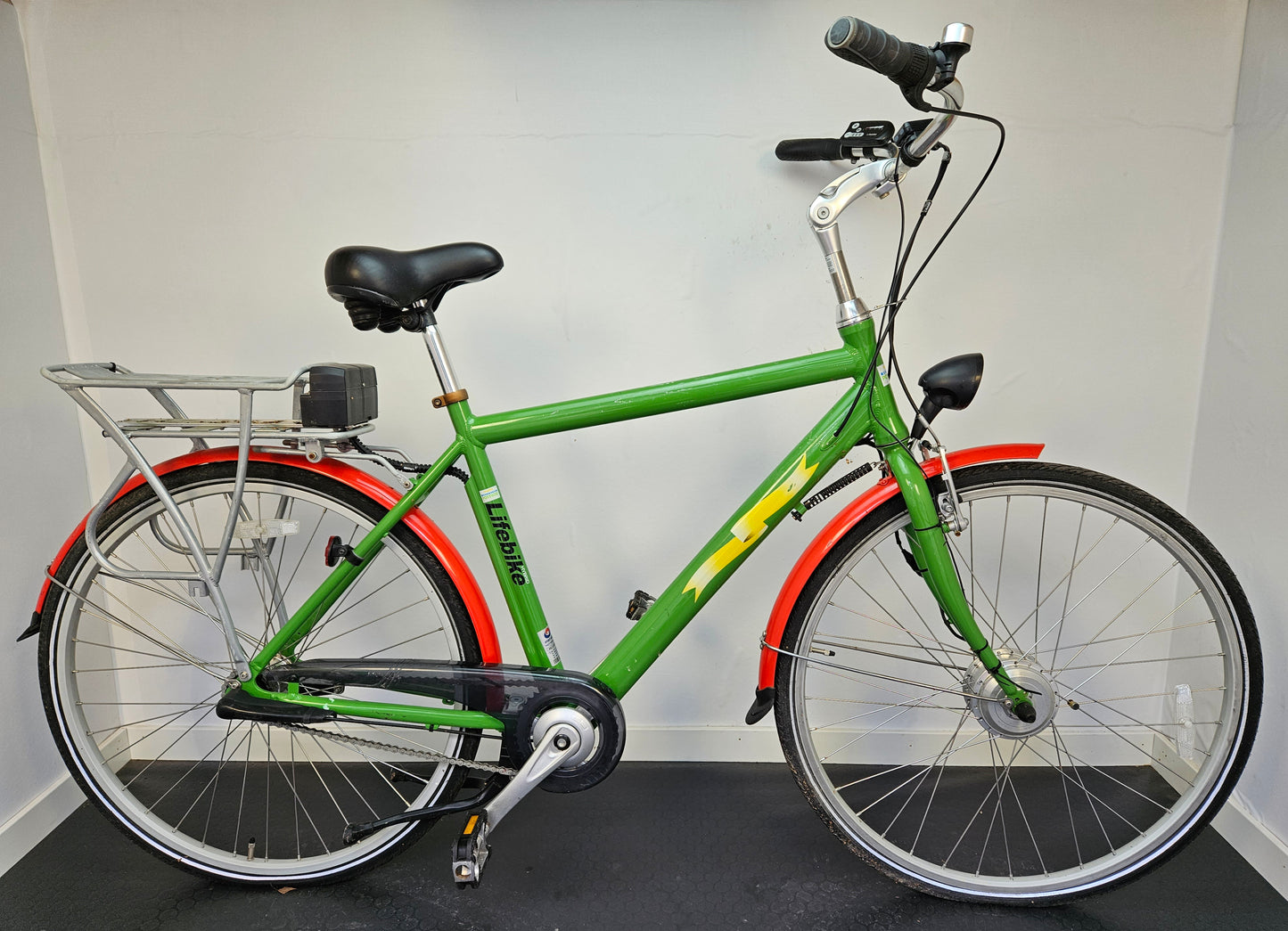 Lifebike Elcykel Postkodlotteriet, 28", 3 växlar, bra begagnat skick, batteri saknas