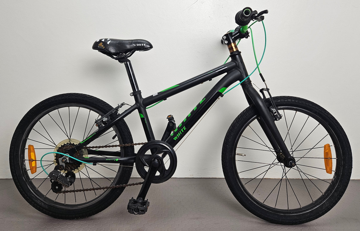 White Mtb Lite, 20", 6 växlar, bättre begagnat skick