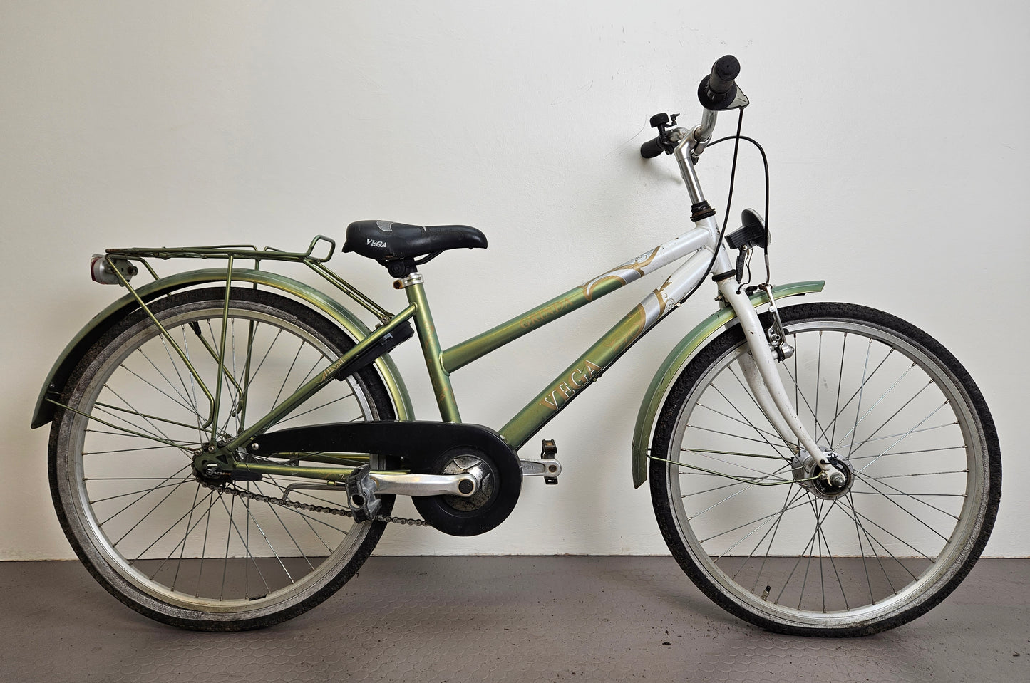 Vega Grinda, 24", 3 växlar, bättre begagnat skick