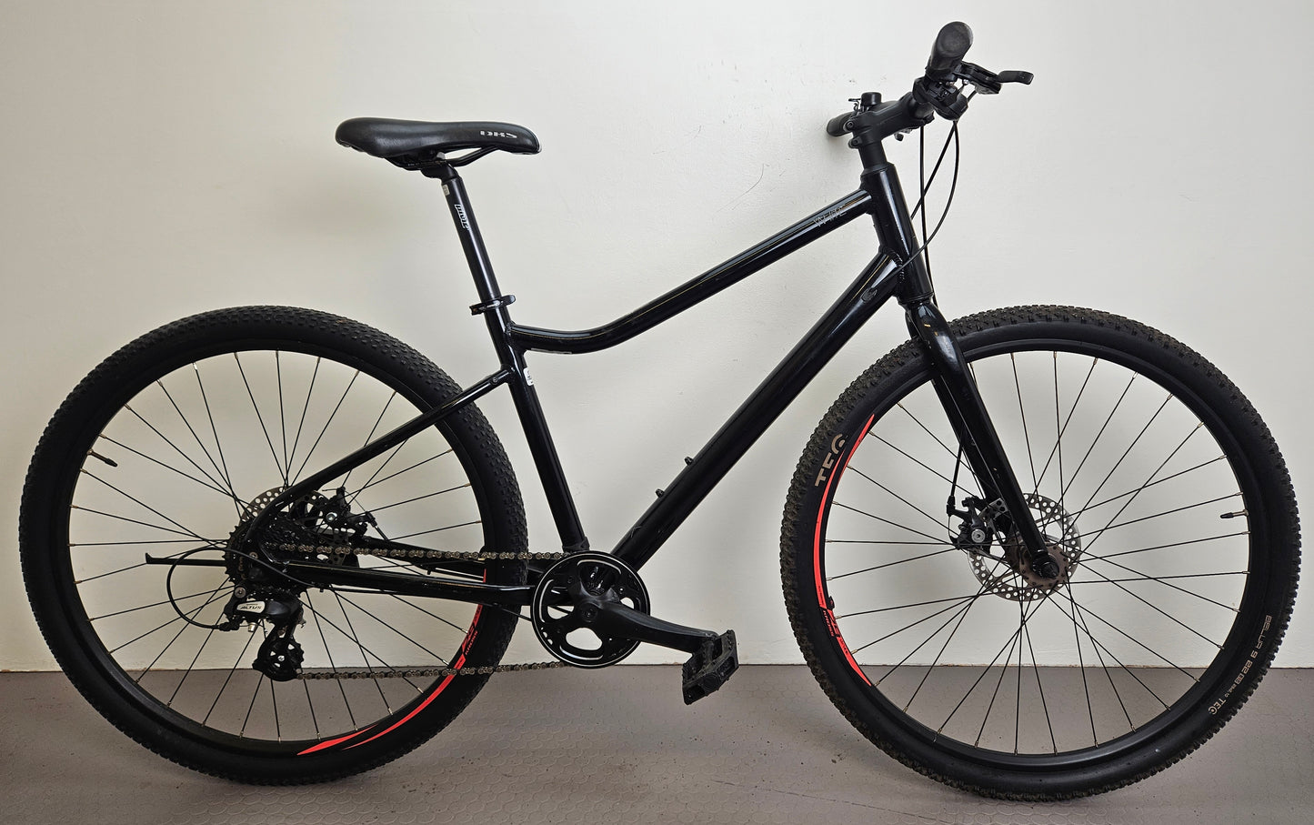 White AX 290 Space Black, 29", 8 växlar, bättre begagnat skick