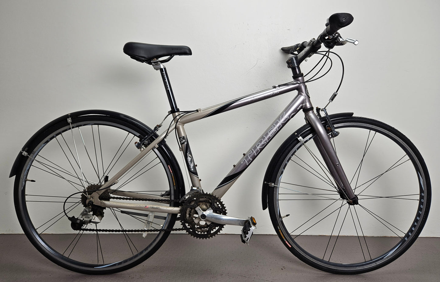 Trek 7500 FX, 28", 24 växlar, bättre begagnat skick