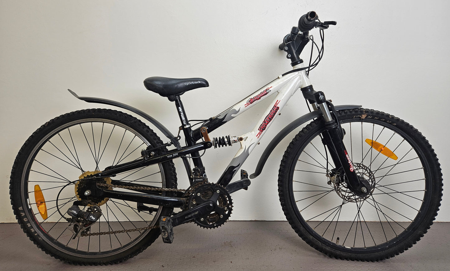 Cycletrack Avalanche, 24", 18 växlar, bättre begagnat skick