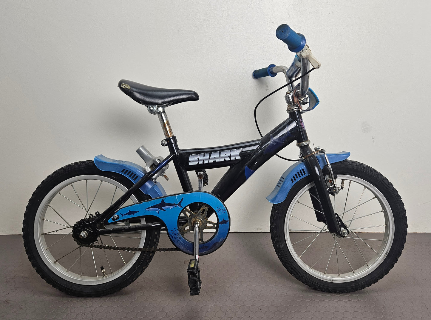 Shark Junior, 16", bra begagnat skick