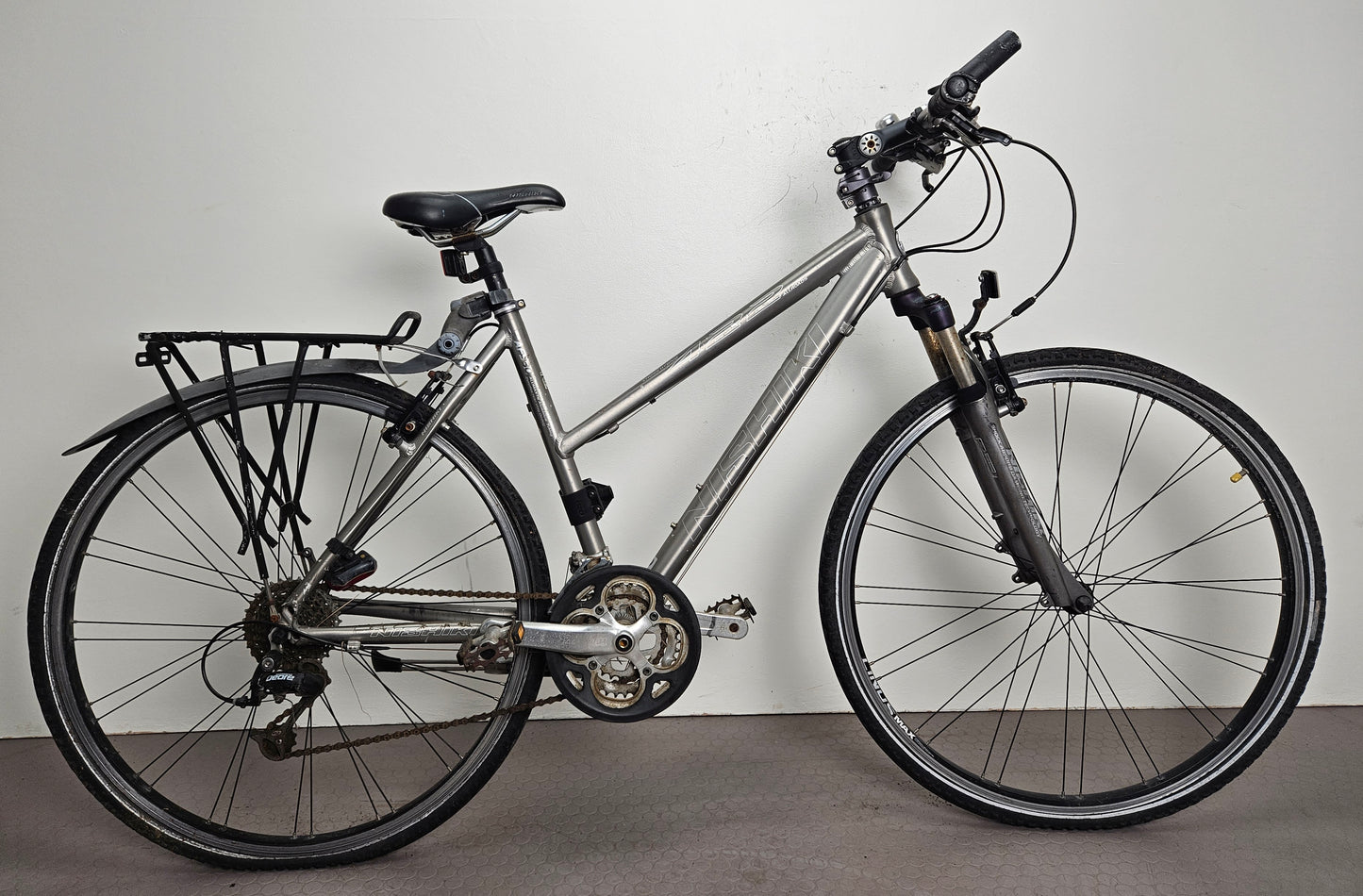 Nishiki 422 Cross Hybrid Allroads, 28", 24 växlar, bättre begagnat skick