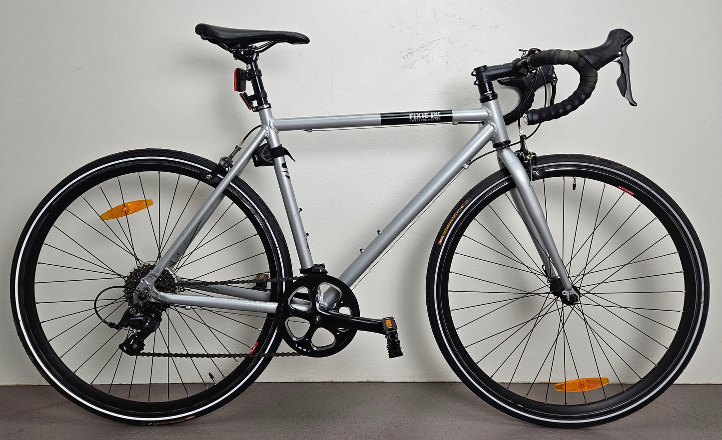 Fixie Inc Floater Race 8S, 28", 8 växlar, bättre begagnat skick