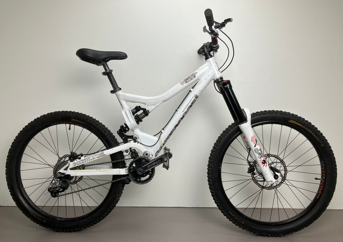 Commencal Supreme Mini DH, 26”, 9 växlar, bra begagnat skick