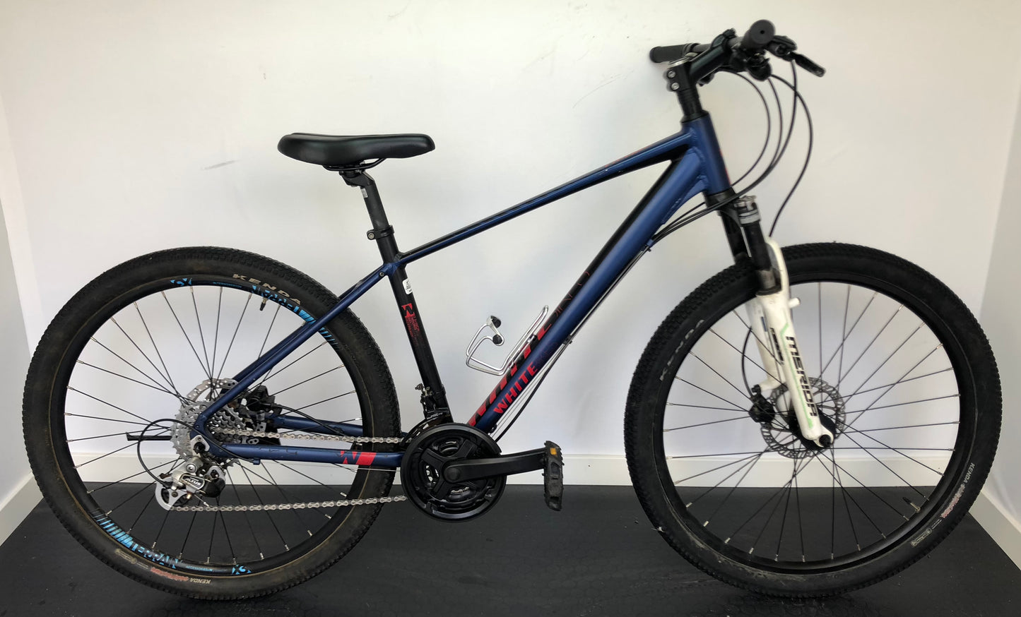 White XC Trainer, 26", 24 växlar, bättre begagnat skick