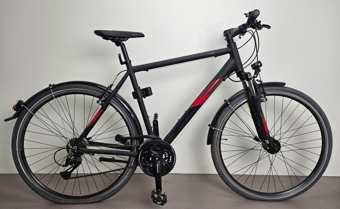 Serious Cedar Hybrid, 28", 21 växlar, bättre begagnat skick