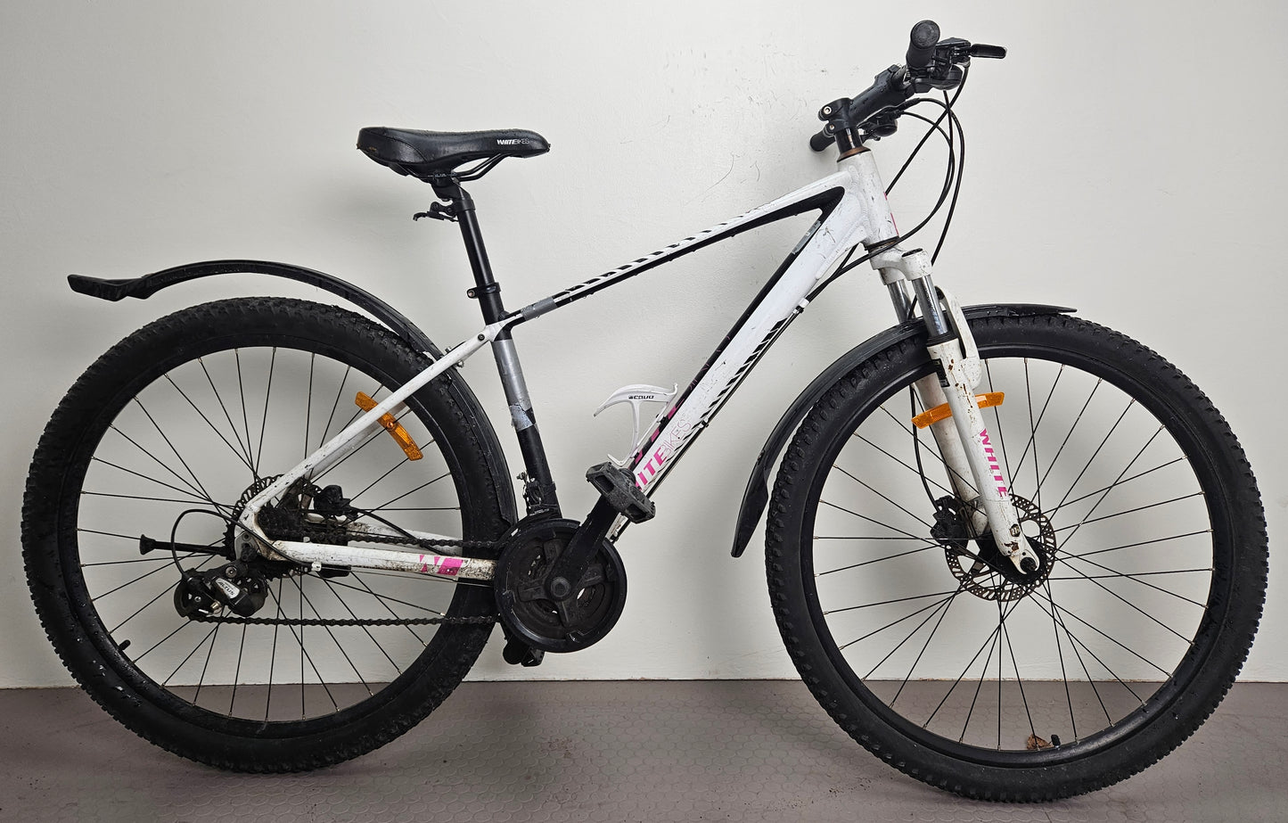White XC Trainer 24, 27.5", 21 växlar, bättre begagnat skick