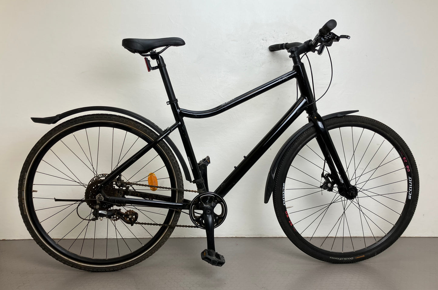 White AX Space Black 25, 28”, 8 växlar, bättre begagnat skick