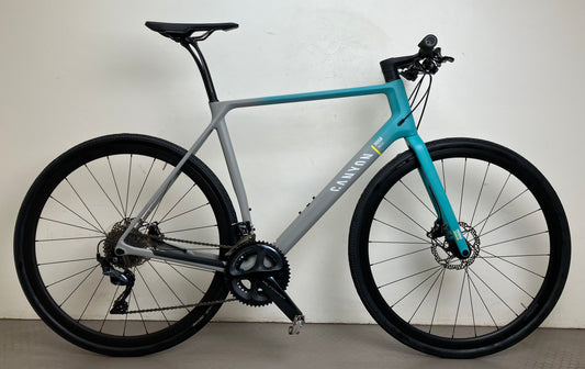 Canyon Roadlite CF 8, 28”, 22 växlar, så gott som nytt skick