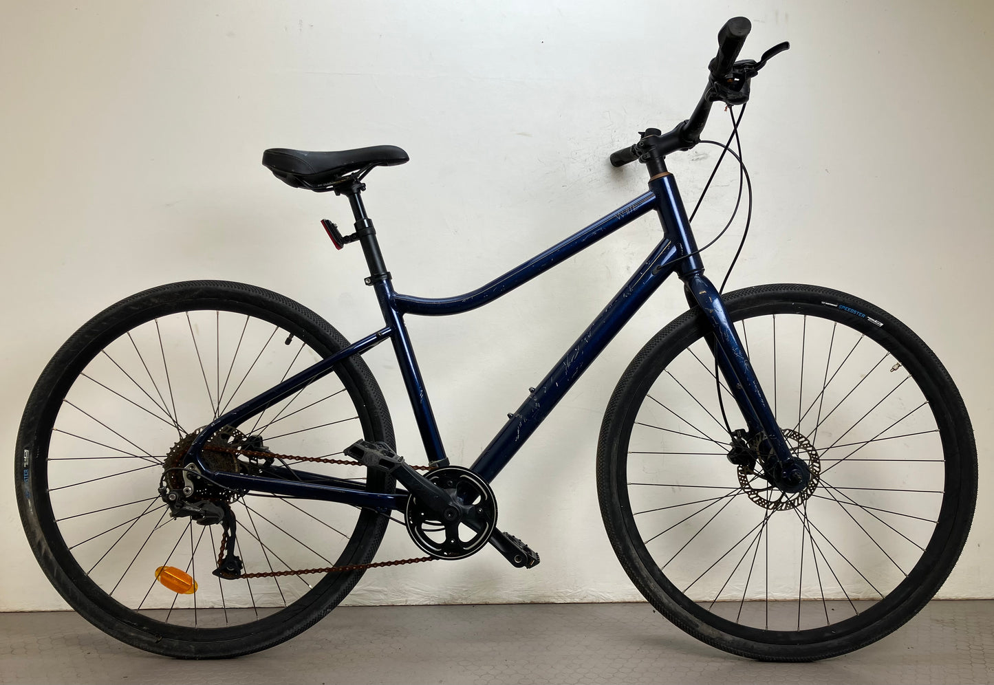 White AX Midnight Blue, 28”, 9 växlar, bättre begagnat skick