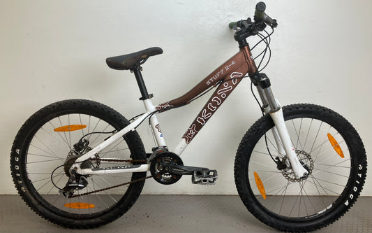 Kona Stuff 2-4, 24", 16 växlar, bättre begagnat skick