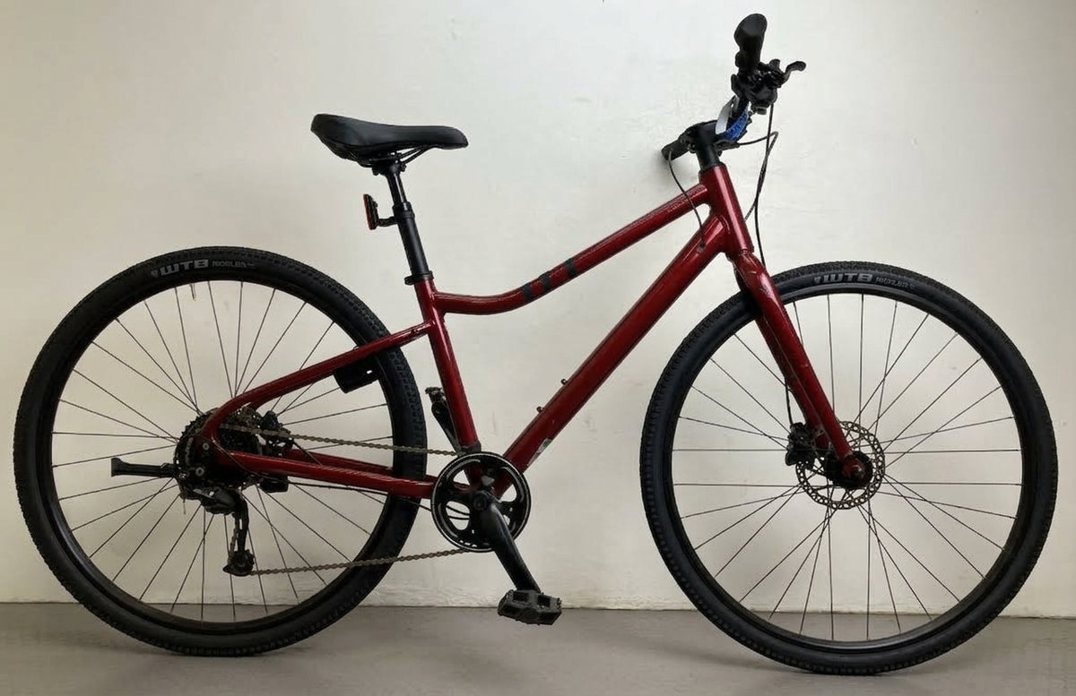 White AX+ Scarlet Red, 28”, 9 växlar, bättre begagnat skick